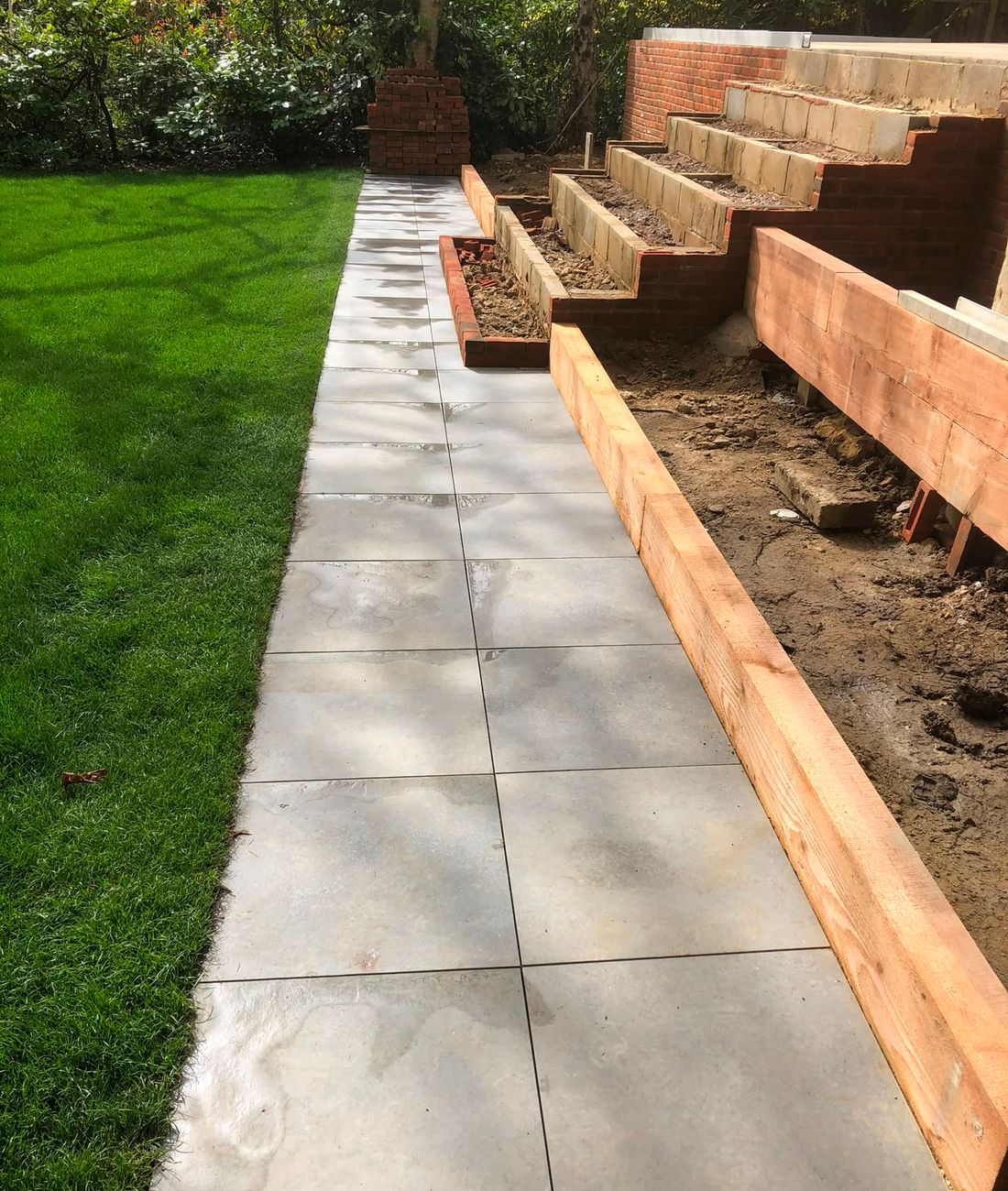 A porcelain patio with clean joints, slabs and steps